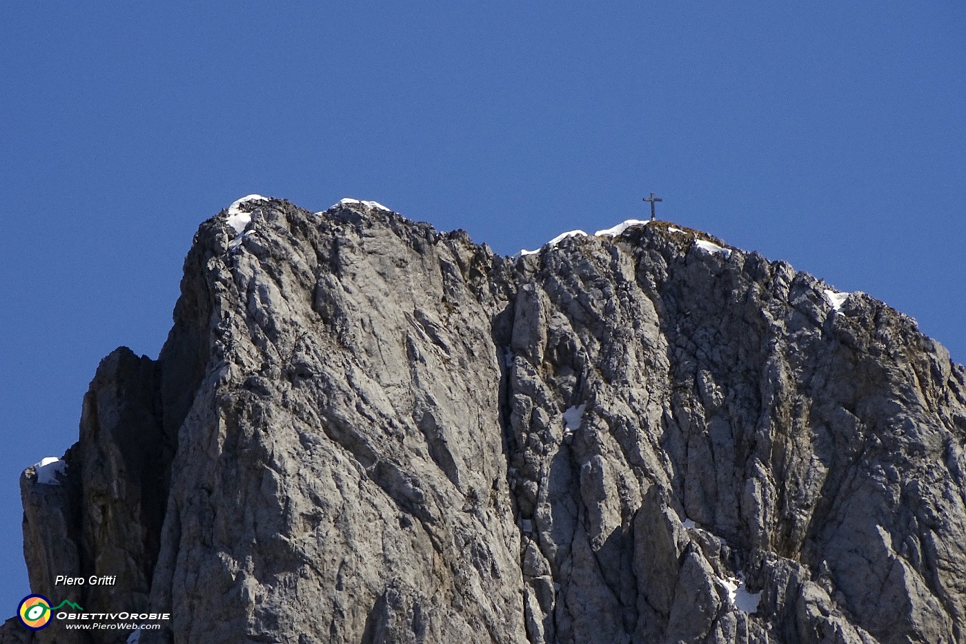 78 Zoom sulla croce di vetta del Cimon della Bagozza.JPG -                                